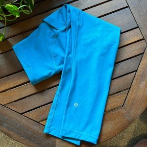 Lululemon cropped leggings, blue, size 6.